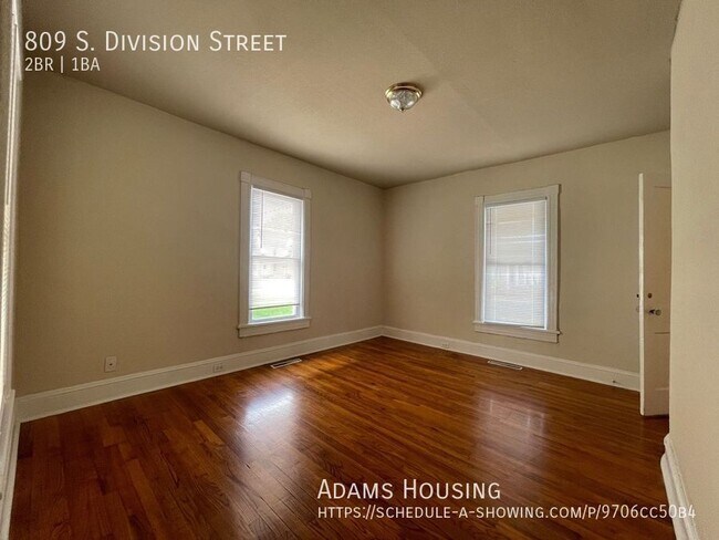 Building Photo - 809 S Division St