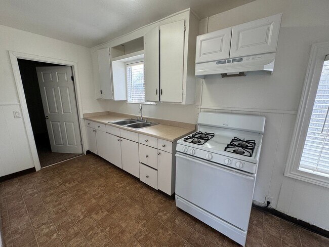 Building Photo - 2282 Maple St