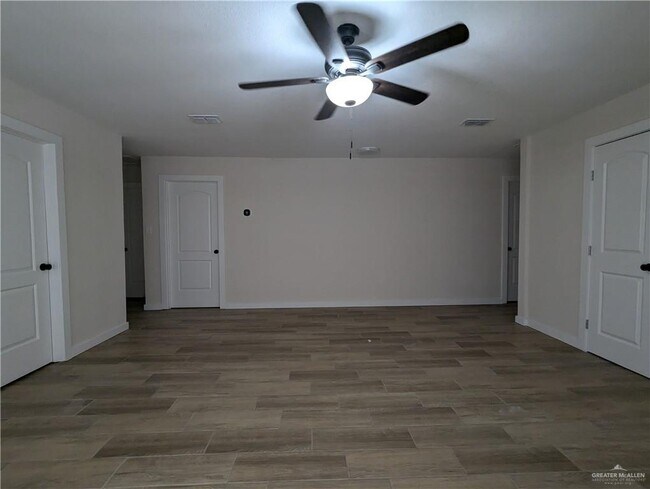 Building Photo - 19 Briarwood Dr