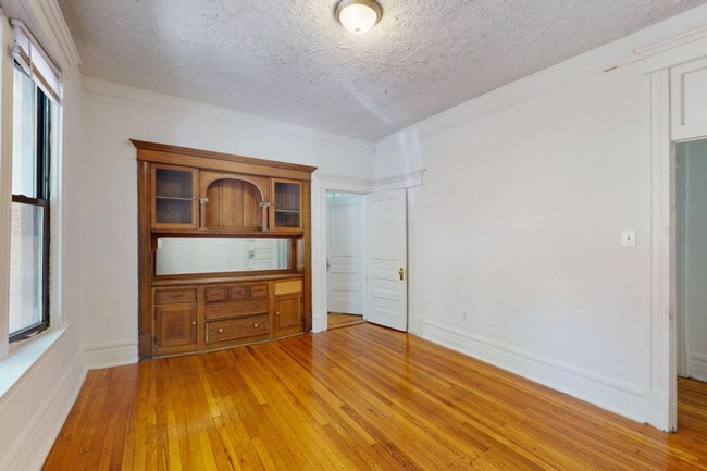 Floorplan - 5401-5403 S. Woodlawn Avenue