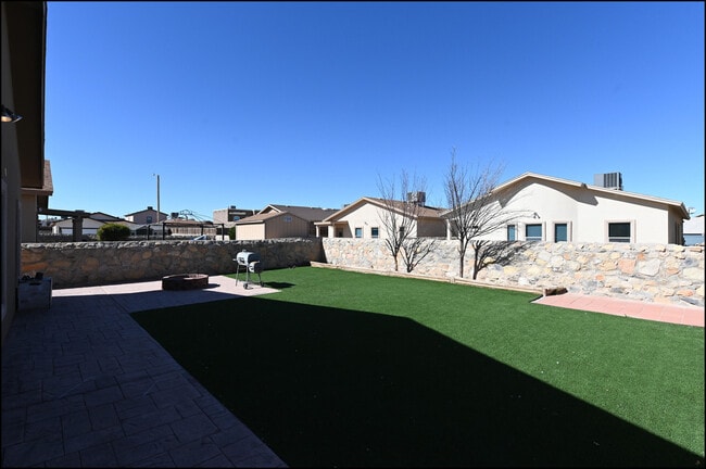 Building Photo - 14365 Valley Light Ct