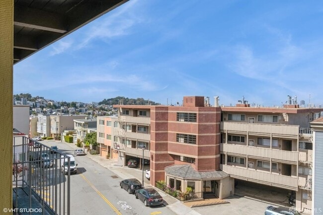 Building Photo - 646 Corbett Ave