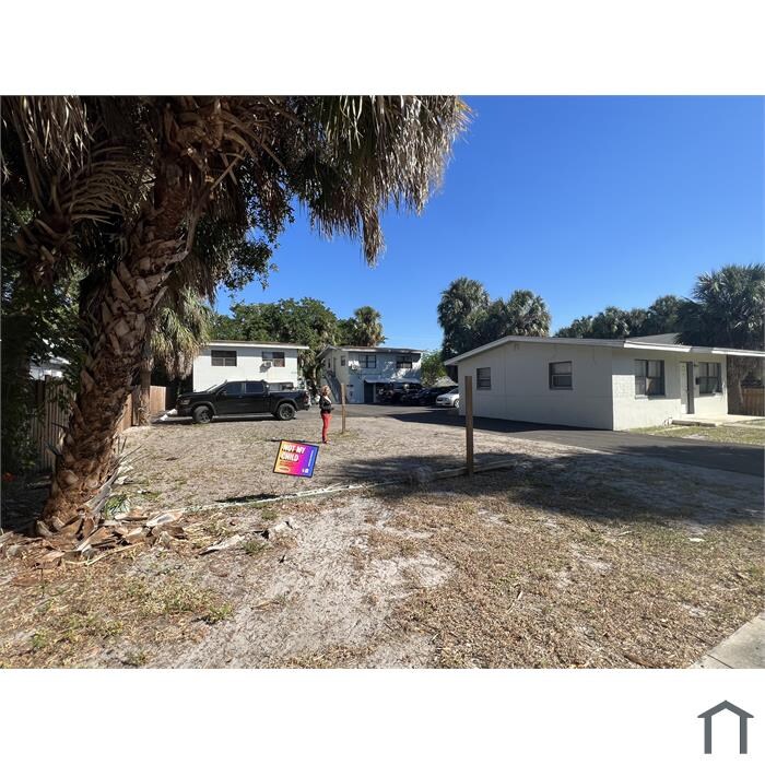 Building Photo - 1026 19th St S