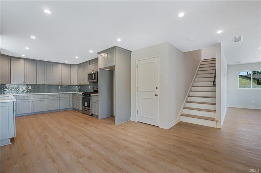 Building Photo - 3920 W 108th St