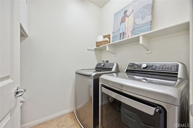 Building Photo - 210 Desert Bloom