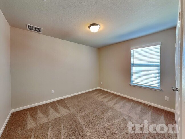 Building Photo - 13630 Paxton Blvd