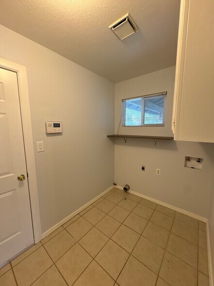 Building Photo - 3800 Collier St