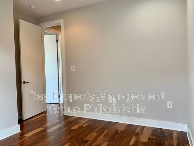 Building Photo - 842 N American St