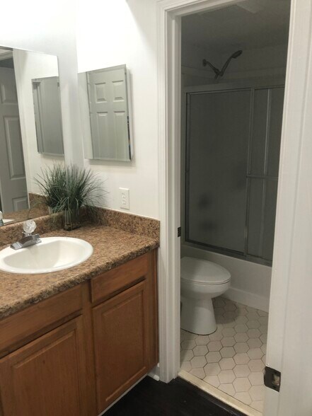 Building Photo - 908 Lismore SE