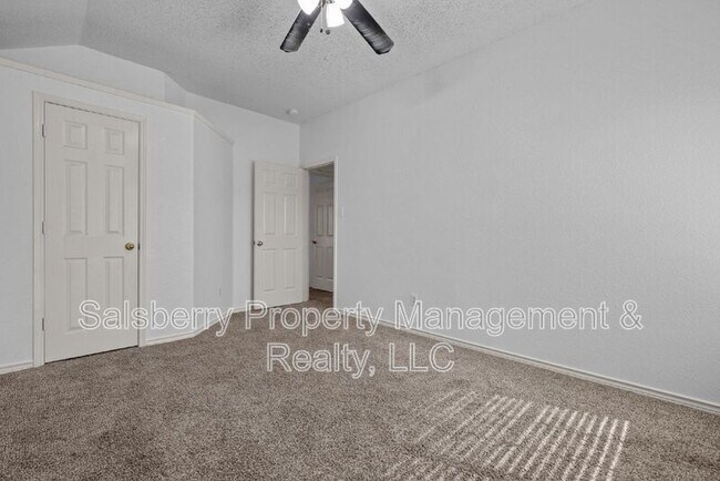 Building Photo - 1105 Hall Dr