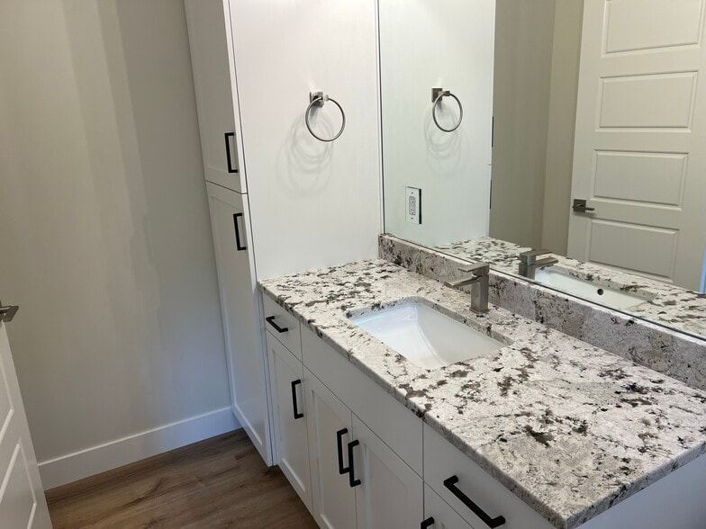 Building Photo - 2744 W Columbo Ln