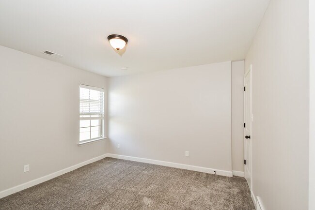 Building Photo - 3363 Hill Valley Ln