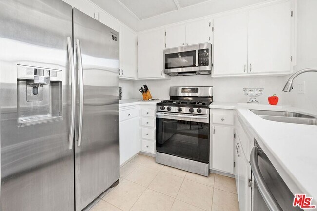 Building Photo - 27912 Ridgecove Ct N