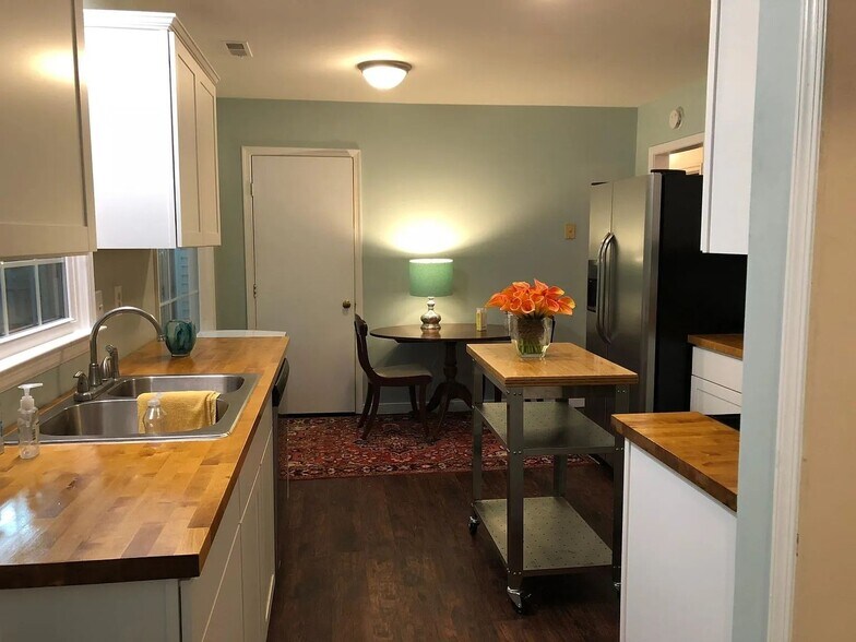 Building Photo - 8509 Long Tom Ct