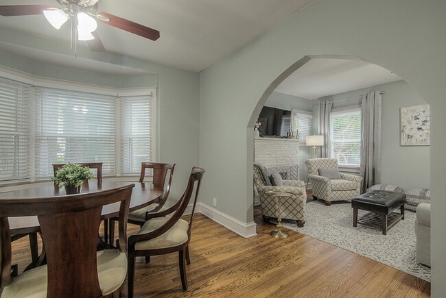 Building Photo - 1145 W 41st Terrace