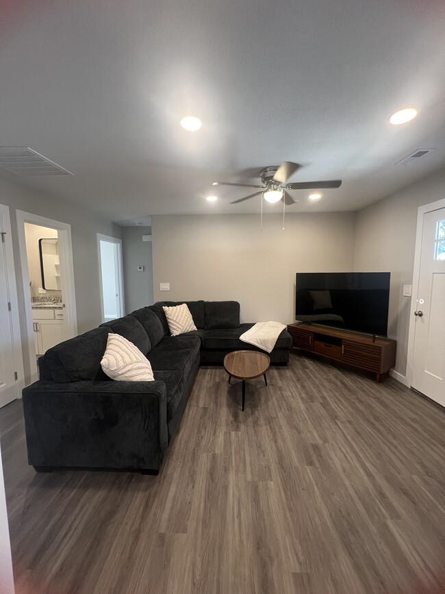 Building Photo - 426 Wood Ave