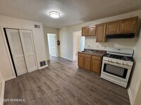 Building Photo - 724 Cortlandt St