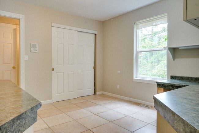Building Photo - Ravensdale 3 Story, close to Lake Retreat,...