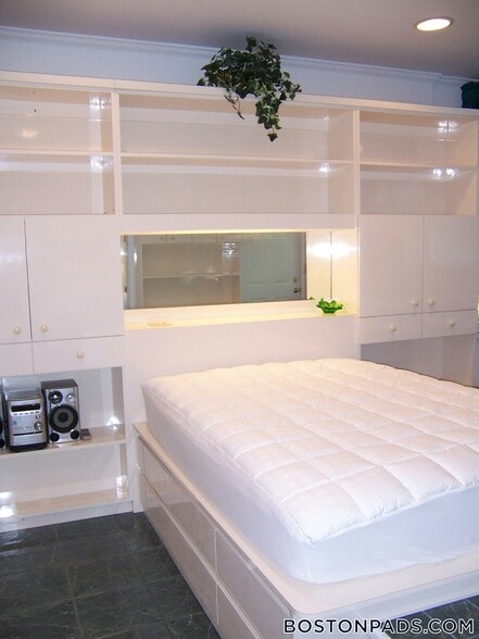 Building Photo - 79 Harvey St