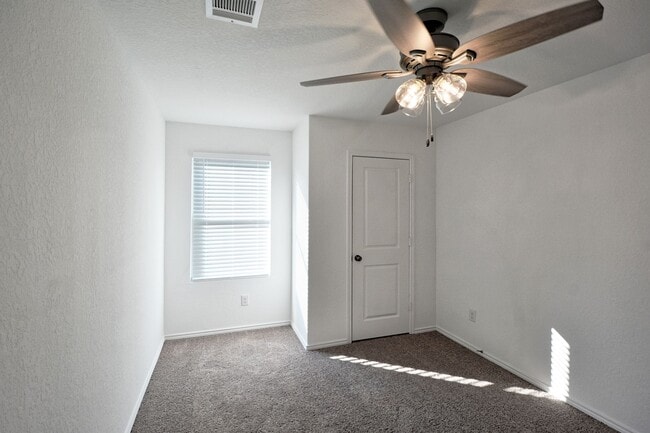 Building Photo - 2410 Broken Arrow