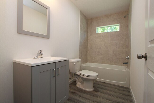 Building Photo - AWESOME 4 BD/2BA Home in Palm Bay!!