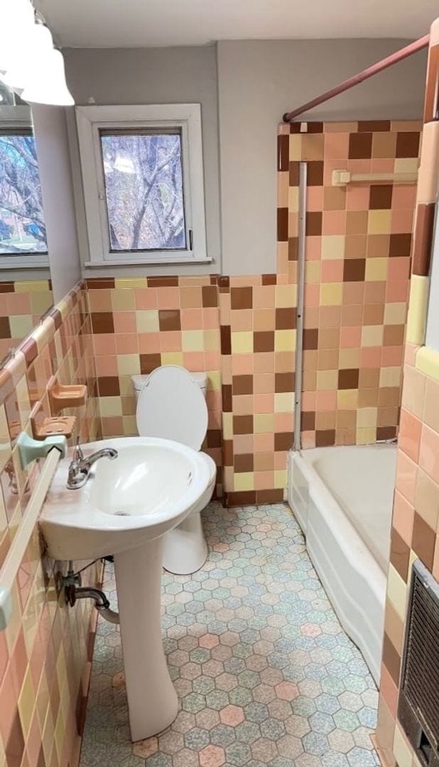 Building Photo - 902 Adams St