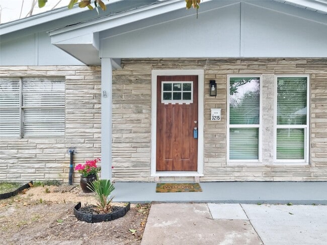 Building Photo - 3215 Soway St