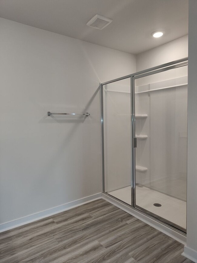 Building Photo - Beautiful home located in the Hamilton Woo...