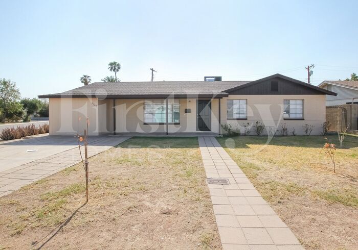 Primary Photo - 5702 N 19th Dr