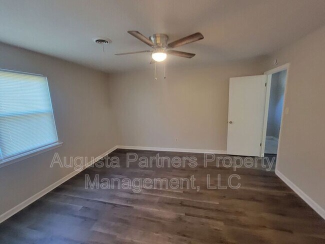 Building Photo - 119 Sunnywood Dr