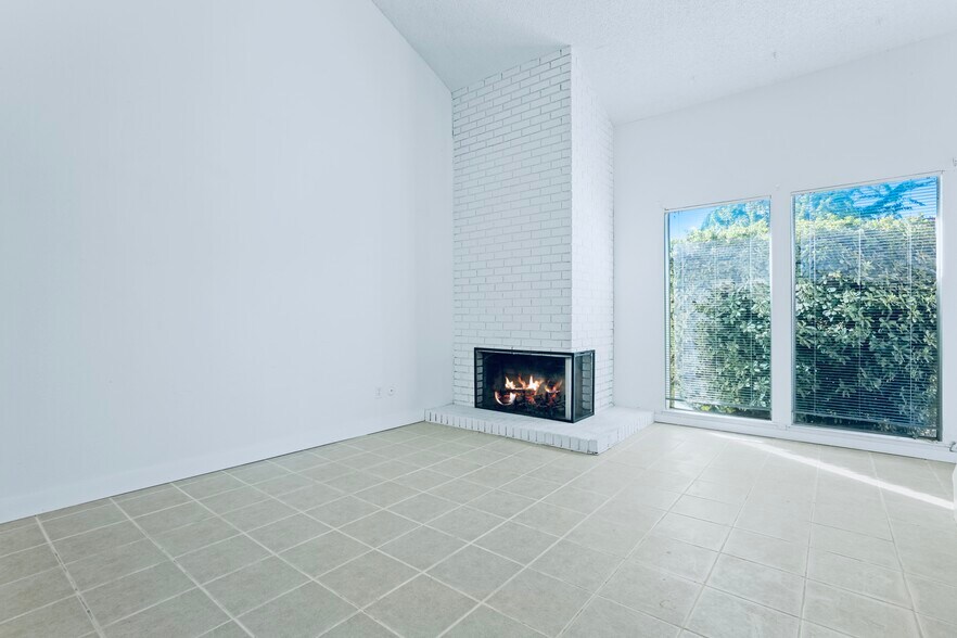 Unit B: Vaulted Family Room - 1305 Sylvan Meadows Dr