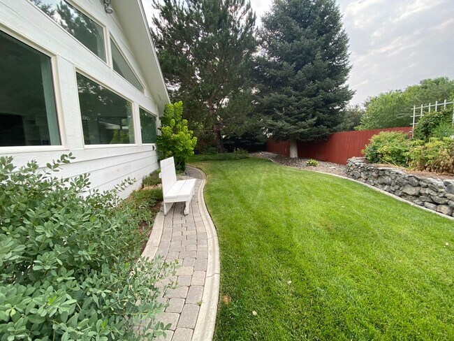 Building Photo - 4/3/2 Beautiful Home in Minden