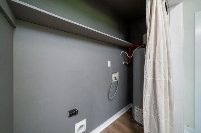 Building Photo - 4 Bedroom 2 Bath House in Corey Woods - Summerville