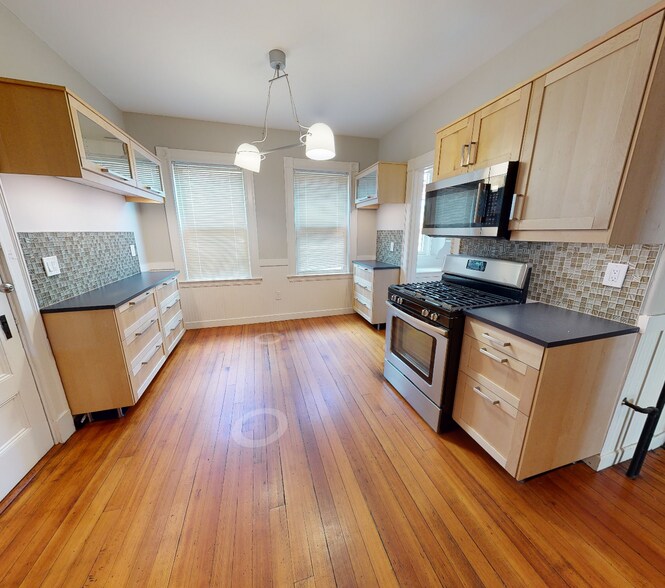 Primary Photo - 107 Oxford St