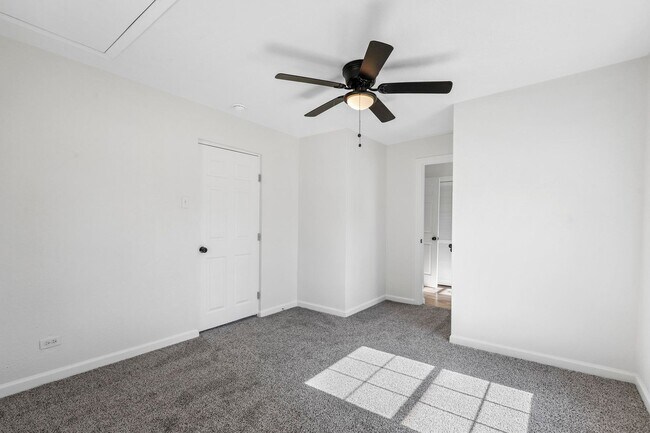 Building Photo - BEAUTIFUL- UPDATED 3 bedroom 1 Bath in Cleburne!