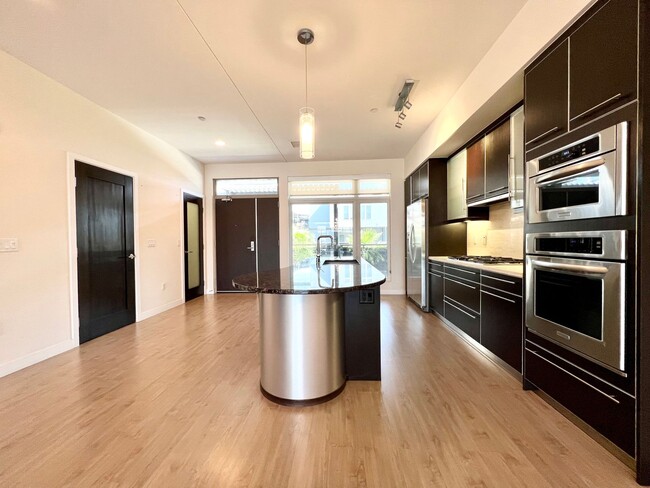 Building Photo - MOVE IN SPECIAL!!! FIRST MONTH FREE!!! LUX...