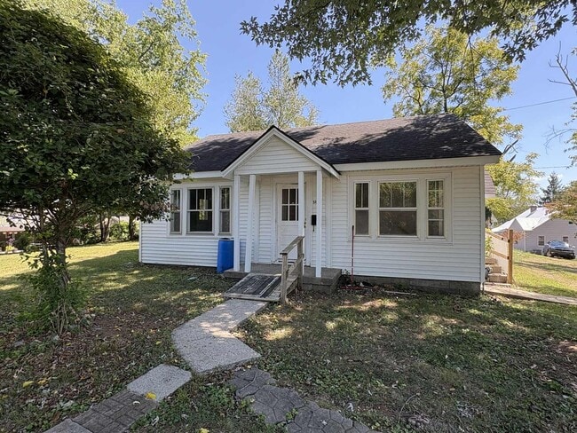 Building Photo - Small Family Home!