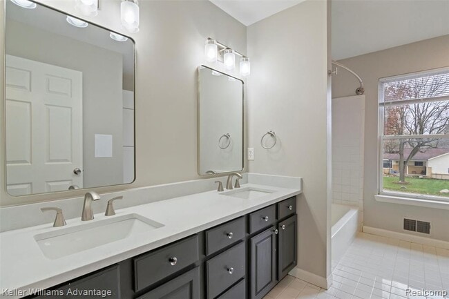 Building Photo - 33533 Rhonswood St