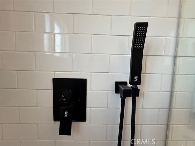 Building Photo - 115 W Valencia Ave