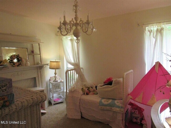 Building Photo - 407 Hemlock Dr