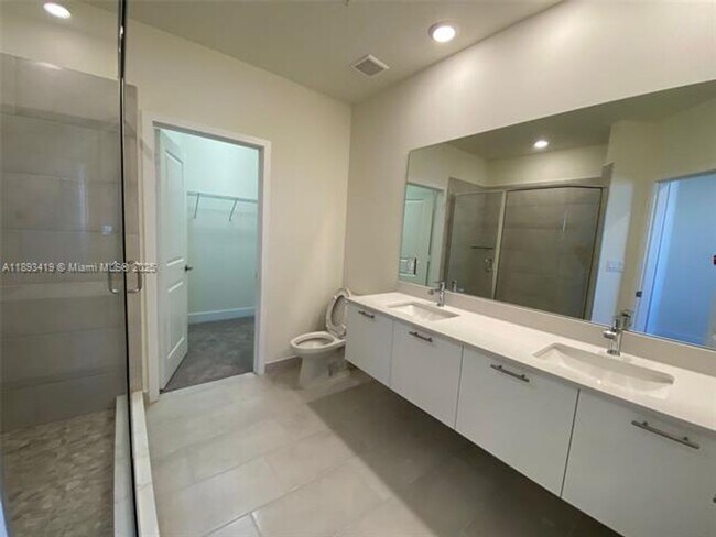 Building Photo - 10250 NW 66th St