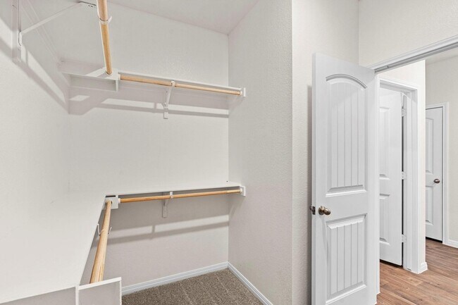 Building Photo - 381 Evergreen Sumac Lp