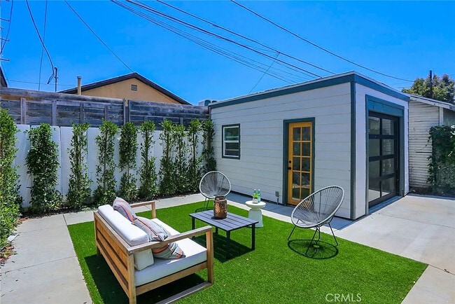 Building Photo - 3816 Goldwyn Terrace