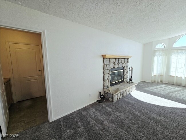 Building Photo - 250 S E Comstock Cir