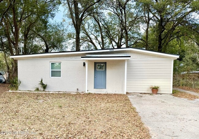 Building Photo - 10490 Pinehurst Dr