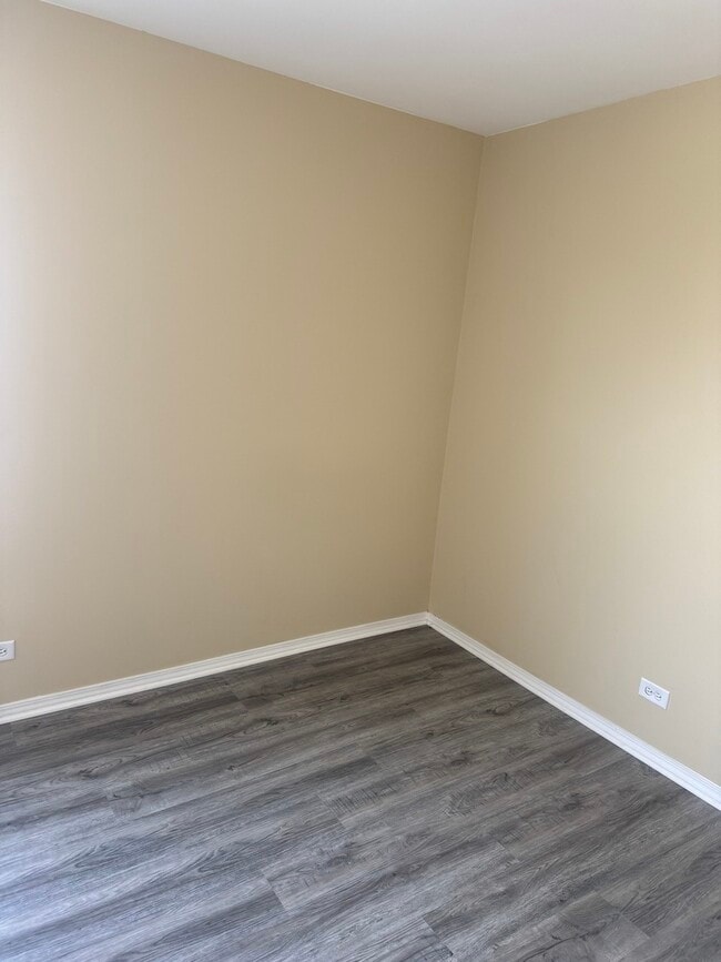 Building Photo - 495 Sidney Ave