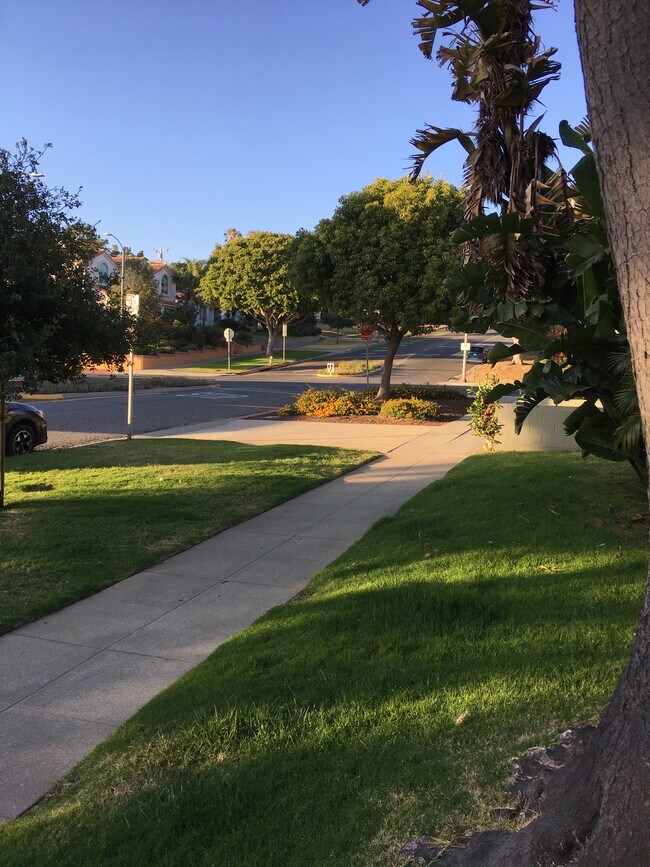 Building Photo - 1042 Pearl St