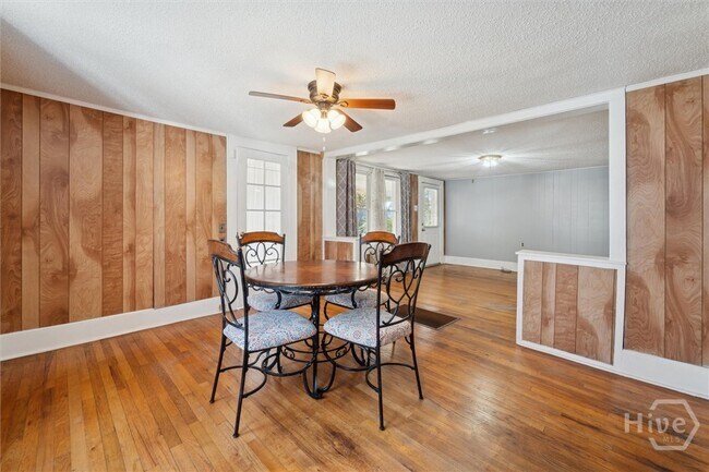 Building Photo - 742 E Park Ave