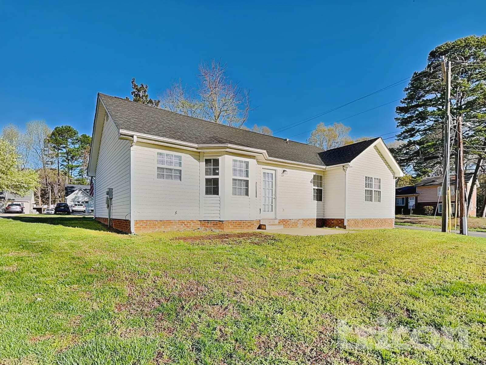 Building Photo - 2736 Daffodil Dr