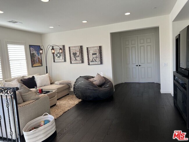 Building Photo - 22379 Driftwood Ct